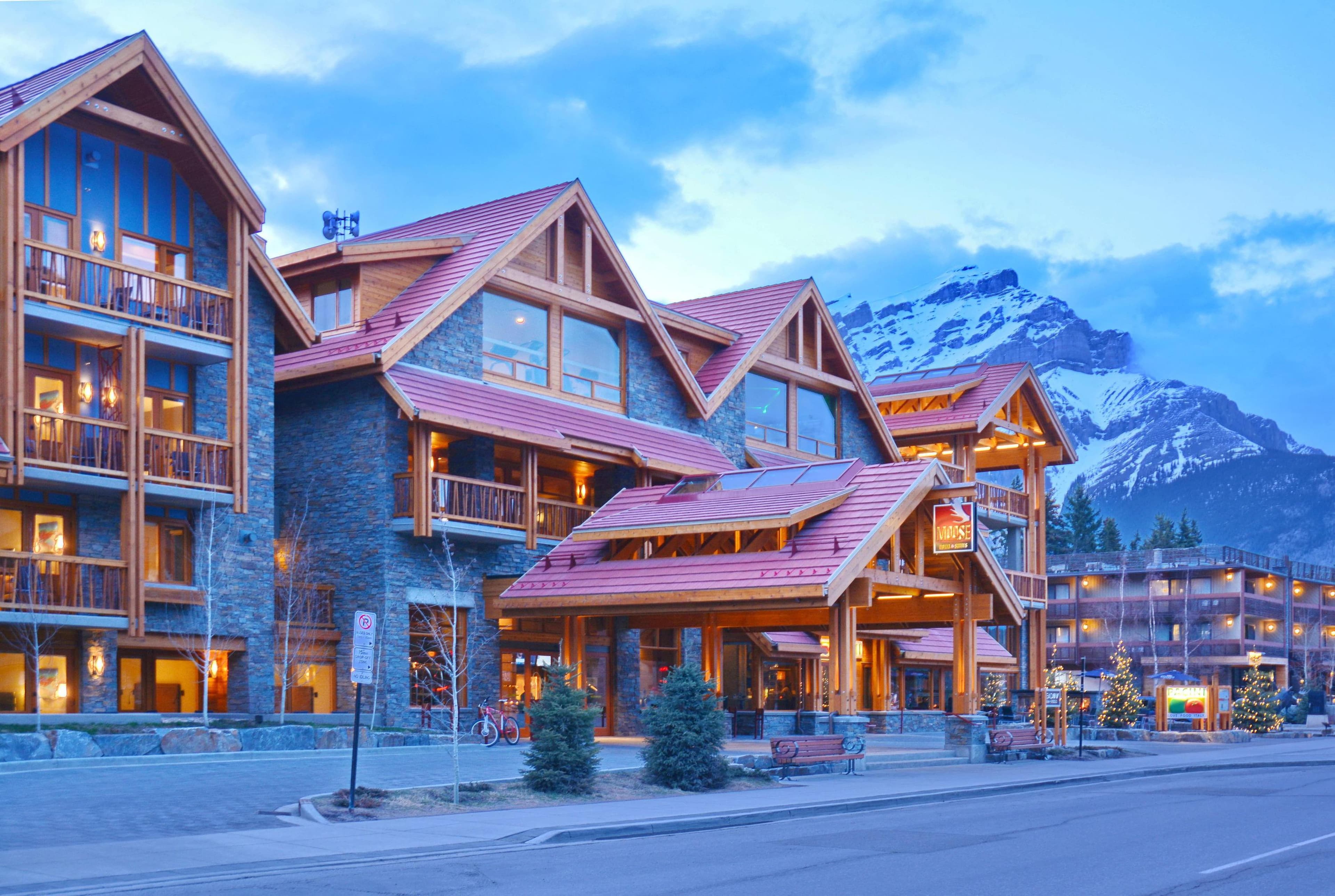 Moose Hotel & Suites